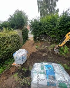 Havearbejde med jord, byggematerialer og minigraver