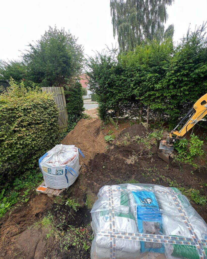 Havearbejde med jord, byggematerialer og minigraver